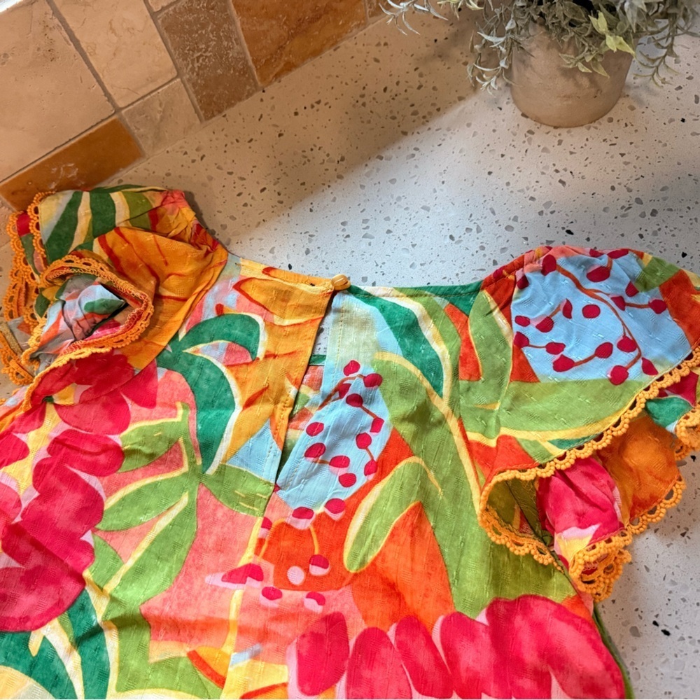 Rachel Roy xs Colorful Floral Top flutter sleeves - Picture 4 of 5